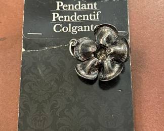 Costume Jewelry Flower Pendant