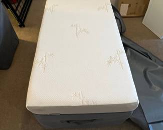 Milliard 4 Inch Tri Folding Mattress