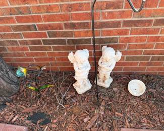 yard cherubs