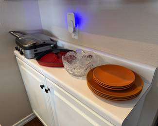 dishes, skillet, glassware, Cuisinart grill 