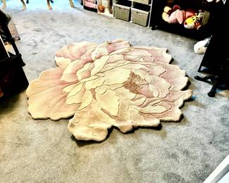 Brand new 5’ by 5’ 100% wool rug