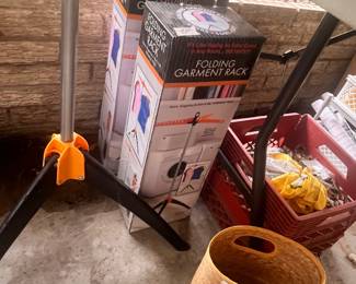 FOLDING GARMENT RACKS IN BOXES