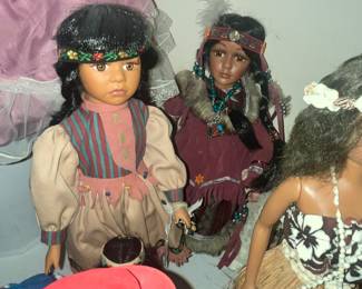 NATIVE AMERICAN DOLLS