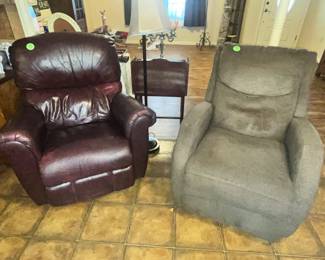 PAIR OF RECLINERS