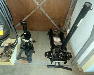 FLOOR JACK & JACK STANDS