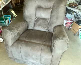 LARGE COMFY RECLINER