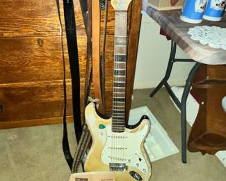 VINTAGE FENDER STRATOCASTER & PAPERS