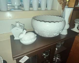 LARGE WESTMORELAND "FRUITS" PUNCH BOWL