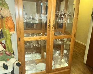 LOVELY LIGHTED OAK DISPLAY CABINET