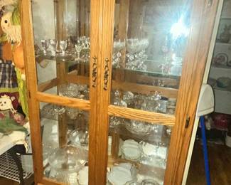 BEAUTIFUL SOLID OAK LIGHTED DISPLAY CABINET