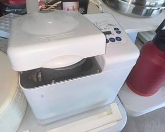 WEST BEND BREADMAKER