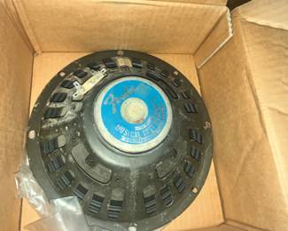 FENDER SPEAKER IN BOX