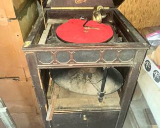 ANTIQUE EDISON PHONOGRAPH FOR RESTORATION (INSIDE THE SHOP)