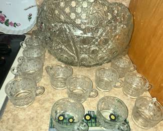 L.E. SMITH BUTTON & DAISY PATTERN PUNCHBOWL SET