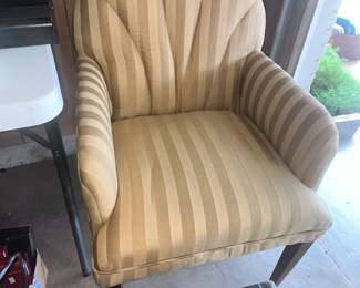 TUFTED SHELL BACK CHAIR