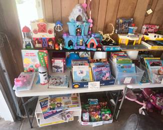 TOYS & CHILDREN'S BOOKS