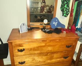 VINTAGE MAPLE DRESSER & MIRROR
