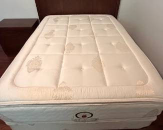 Stearns & Foster Queen Mattress and Wood Headboard Set