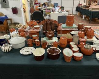 Large collection of Guernsey cooing ware.