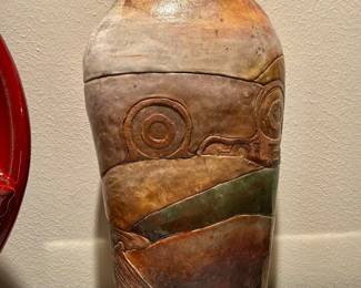 Hand throne, ceramic vessel, featuring abstract, facial carbons, and a looped lid