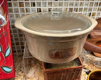 Vintage AMANDA 4 quart western stoneware country cooker with glass lid