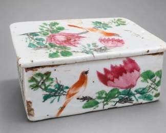 Antique Chinese Famille Rose Birds Porcelain Box