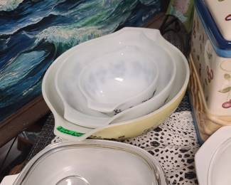 Pyrex- nested bowel set