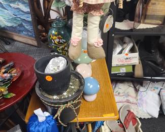 Garden items, table lamp