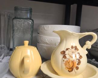 Small and medium tea pots, pitchers - misc