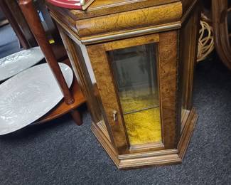 Drexel Curio display cabinet / sidevtable