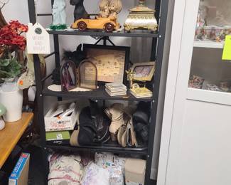 Home decor, women's shoes, gifts (car-sold)