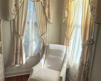 White Glider Chair
Price: $275.00
Condition: Good
White Glider Chair