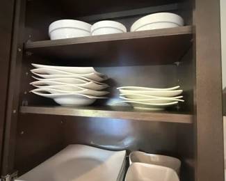 Maxwell Willaims Dining Set
Price: $80.00
Condition: Good
Maxwell Willaims Dining Set