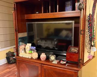 Media Center, Flat Screen TV