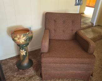 Planter with pedestal