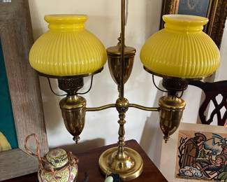 Wooden Drop-Leaf Table, Vtg Lamps