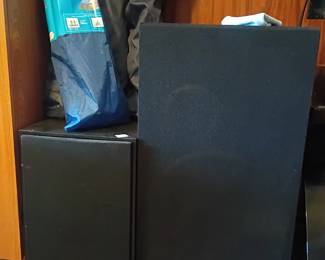 Marantz Maranz Amplifier & 2 Speakers
