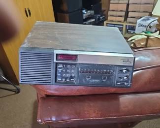 Vintage Regency Radio