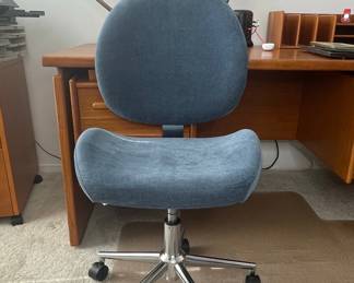 Upholstered Desk Chair with Swivel Wheels