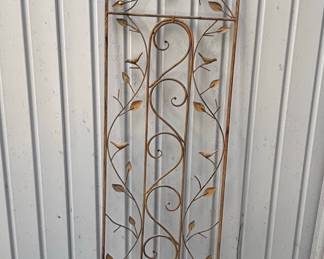 Decorative Metal Garden Trellis with Birds and Leaves