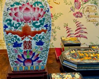 Fabulous Rose Mandarin Lotus Lamp