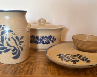 Pfaltzgraff "Yorktowne" 50 piece set
