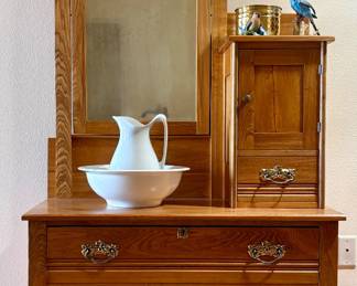 Gentleman's dresser