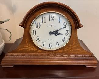 Howard Miller dual chime mantle clock $ 242.00