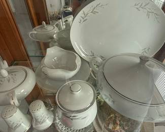 Kaysons Golden Rhapsody Fine China Set