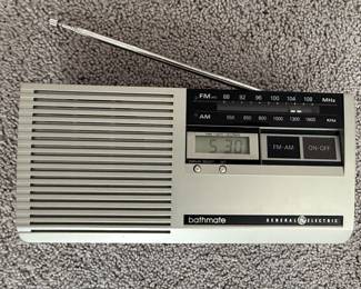 General Electric Bathmate Model 7-4204A Radio
