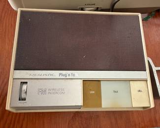 Realistic Plug 'n Talk FM Wireless Intercom Model 43-212C