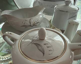 Kaysons Golden Rhapsody Fine China Set