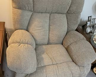 Catnapper Fabric Recliner