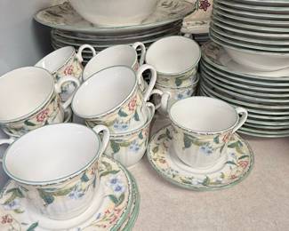 Epoch Collection Floral Bay E821 Dinnerware Set